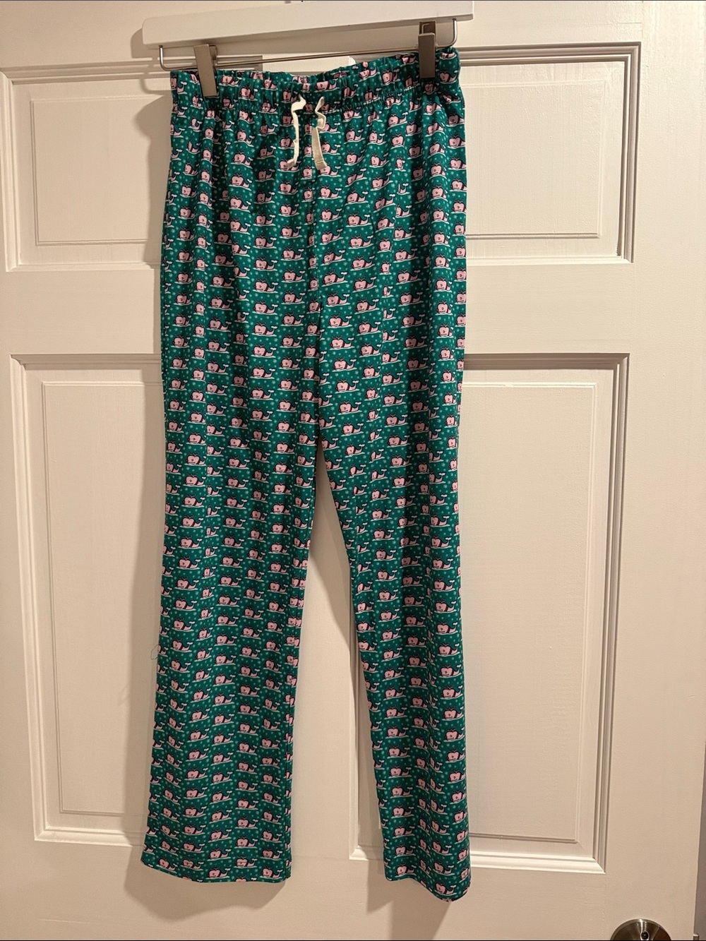 Vineyard Vines Pajama Pants with festive whale Print